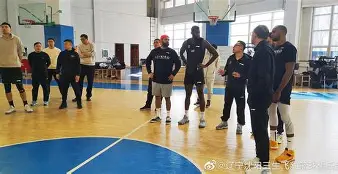 体育视频直播-清晨欧超杯焦点战，辽宁本钢再遭质疑，气氛紧张，轮换策略成焦点(机器人大战α全隐藏)