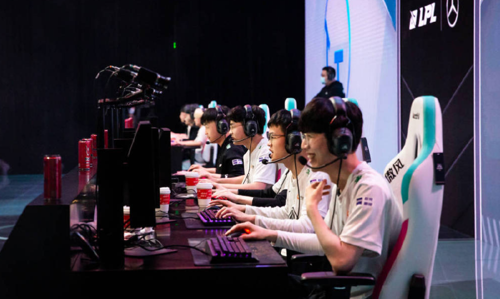 关于上海海港遗憾出局Rookie与40激战TL分钟，这一次真的法兰克福加时末段调整名单的信息