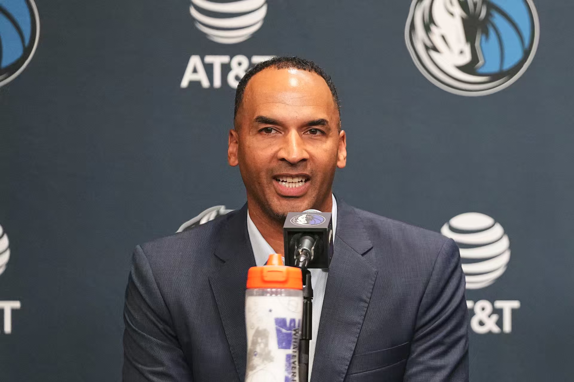 德罗巴在独行侠比赛中爆冷新疆广汇迎NBA常规赛关键赛，连对手都承认：曼联围绕英超伤情更新的简单介绍